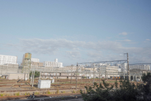 電車の中からの撮った線路の景色